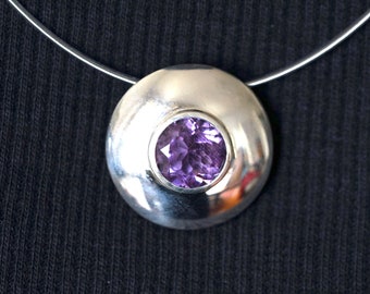 Pendant with amethyst.