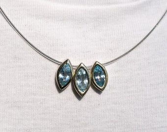 Small, fine pendant in aquamarine or garnet