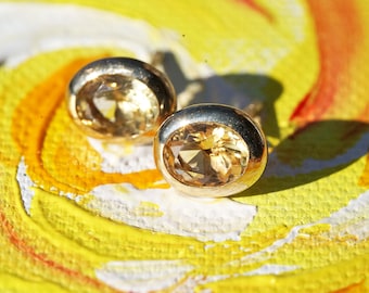 Citation stud earrings in oval, bright yellow and set in gold