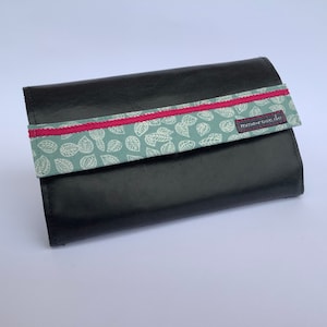 ¡Cartera extra ancha con 12 ranuras para tarjetas!