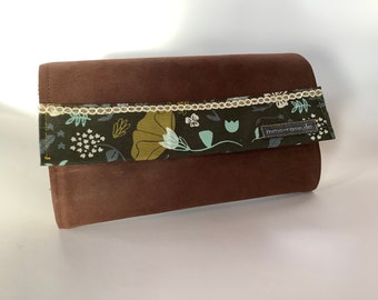 Extra-wide wallet with 12 card slots