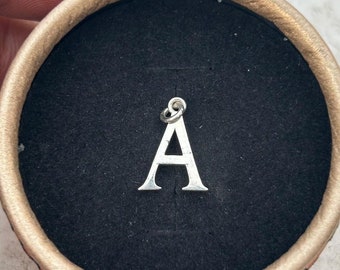 Colgante de inicial en plata de ley 925, dijes de letras mayúsculas, dije de inicial, colgante de joyería, dijes del alfabeto, personalizado, tamaño 12 mm.