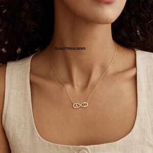 Collar de infinito con diamantes pavé de plata esterlina 925 con 2 iniciales, collar con letras personalizadas, collar con diamantes redondos cultivados en laboratorio con iniciales.