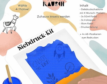 Può includere: Un kit di serigrafia blu e bianco con disegni di lama, razzo e bicicletta. Il kit include 3 flaconi di vernice, 3 spatole di legno, una racla da 15 cm e istruzioni. Include anche 4 cartoline A6 da stampare.