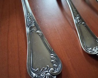 Juego de cubiertos italianos de metal plateado