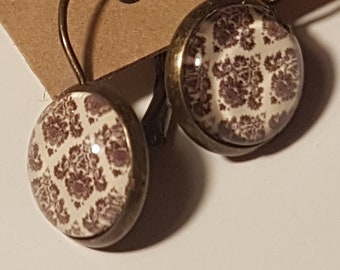 Ohrringe im Vintage-Stil, Cabochon mit  12 mm Durchmesser, Cabochon-Ohrringe, braun-beige, Vintage-Schmuck, antik-bronze, mit Klappbrisuren