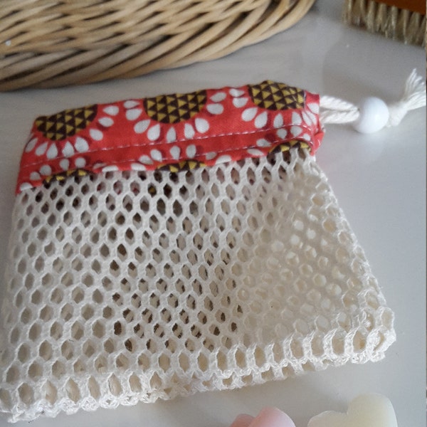 Seifensäckchen aus Bio-Baumwolle inkl. 2 kleiner Seifenstücke in Herzform; nachhaltiges Produkt