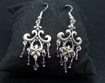 Red chandelier earrings Fleur-de-lis