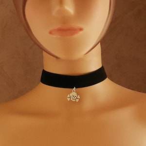 Velvet Gothic choker with dead head pendant
