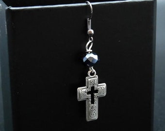 Crochet d'oreille pour homme croix