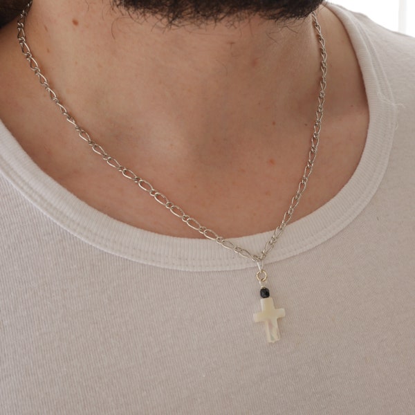 Collier homme croix en nacre sur chaine laiton argenté