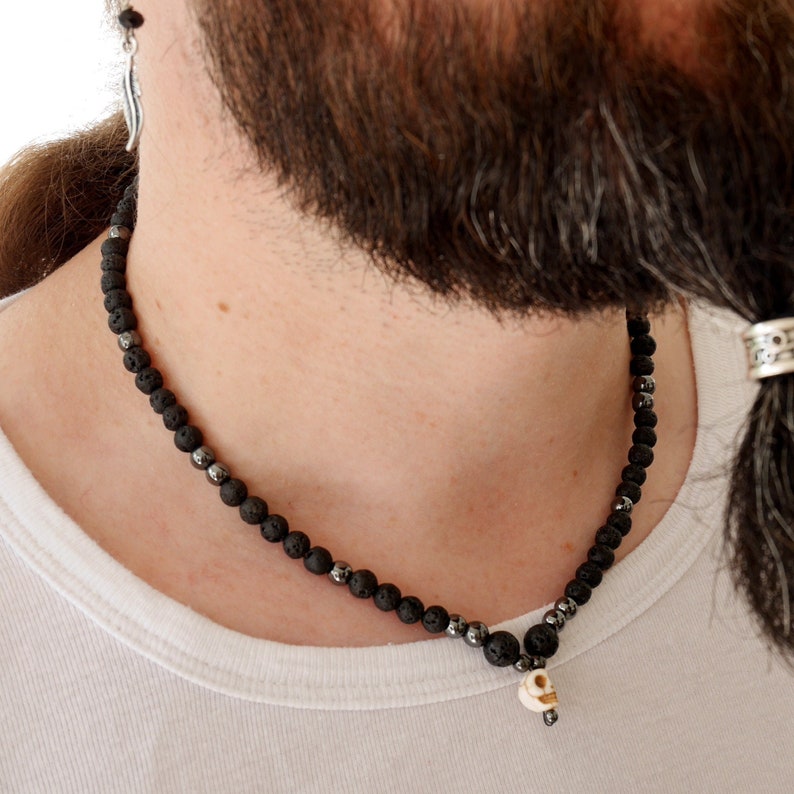 Totenkopf Halskette für Männer Lavasteine und Hämatit Bild 1