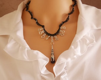 Collier tissé de fines perles noires en verre "torsades de Miyuki"