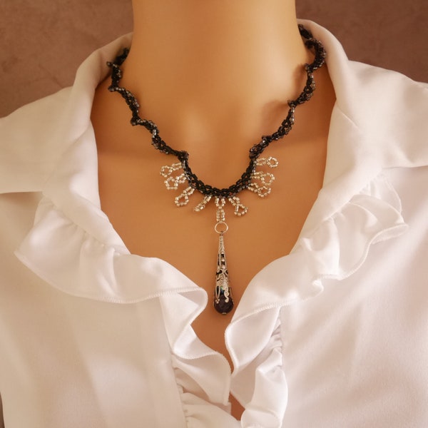 Collier tissé de fines perles noires en verre "torsades de Miyuki"