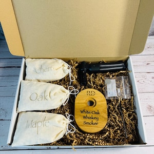 Whiskey Smoker Kit with Torch, Cocktail Smoker Kit, Old Fashioned Set, Bourbon Whiskey Gifts for Men 3 Bags of Wood ( Cherry, Oak, Maple)