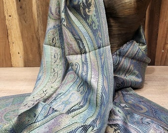 Beautiful silk scarf in the paisley design