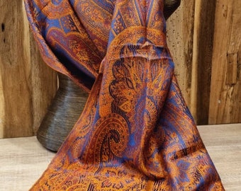 Beautiful rusty and dark blue silk scarf in the Paisleydesign