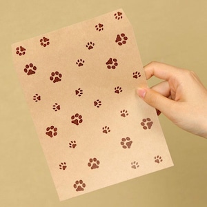 Set di 100 buste regalo piatte con impronta di zampa, in carta kraft bianca. Le nostre buste regalo originali. Buste regalo piatte con impronta di zampa. Asiato