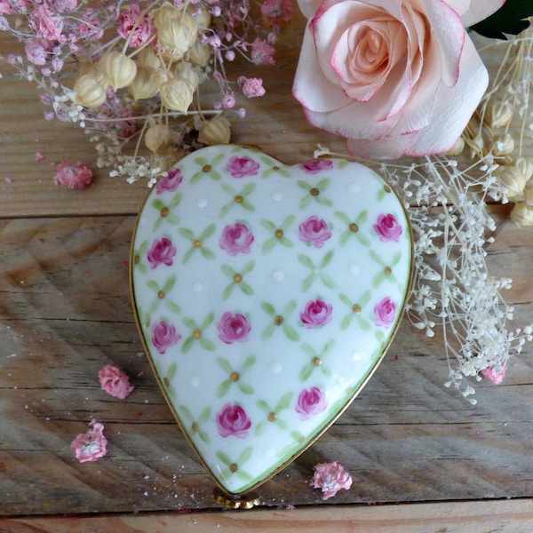 Boite coeur porcelaine - écrin à bijoux- motif petites roses vintages et or - Croisillons vert anis