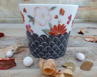 Porcelain candle holder with japanese flowers