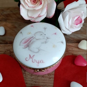 Boite à dents ou dragées personnalisée en porcelaine pour un cadeau de naissance - décor petit lapin