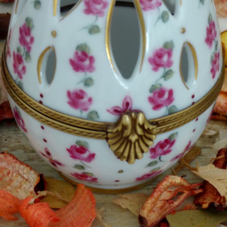 Porcelain egg box essential oil diffuser image 2