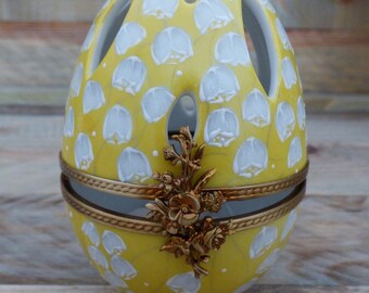 Lily of the valley box - porcelain egg diffuser of perfume - Limoges