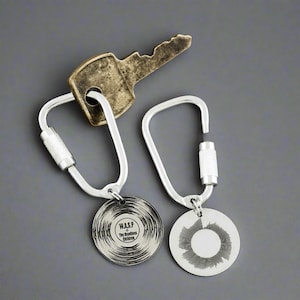 Personalised Vinyl Record Silver Keyring - Vinyl Record & Song Soundwave Keyring - Gift For DJ Music Collector