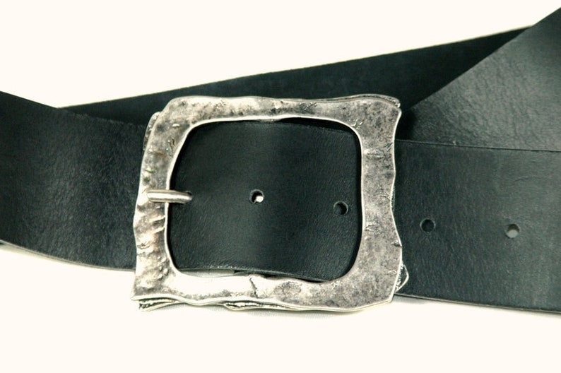 Leather belt with pirates close image 1