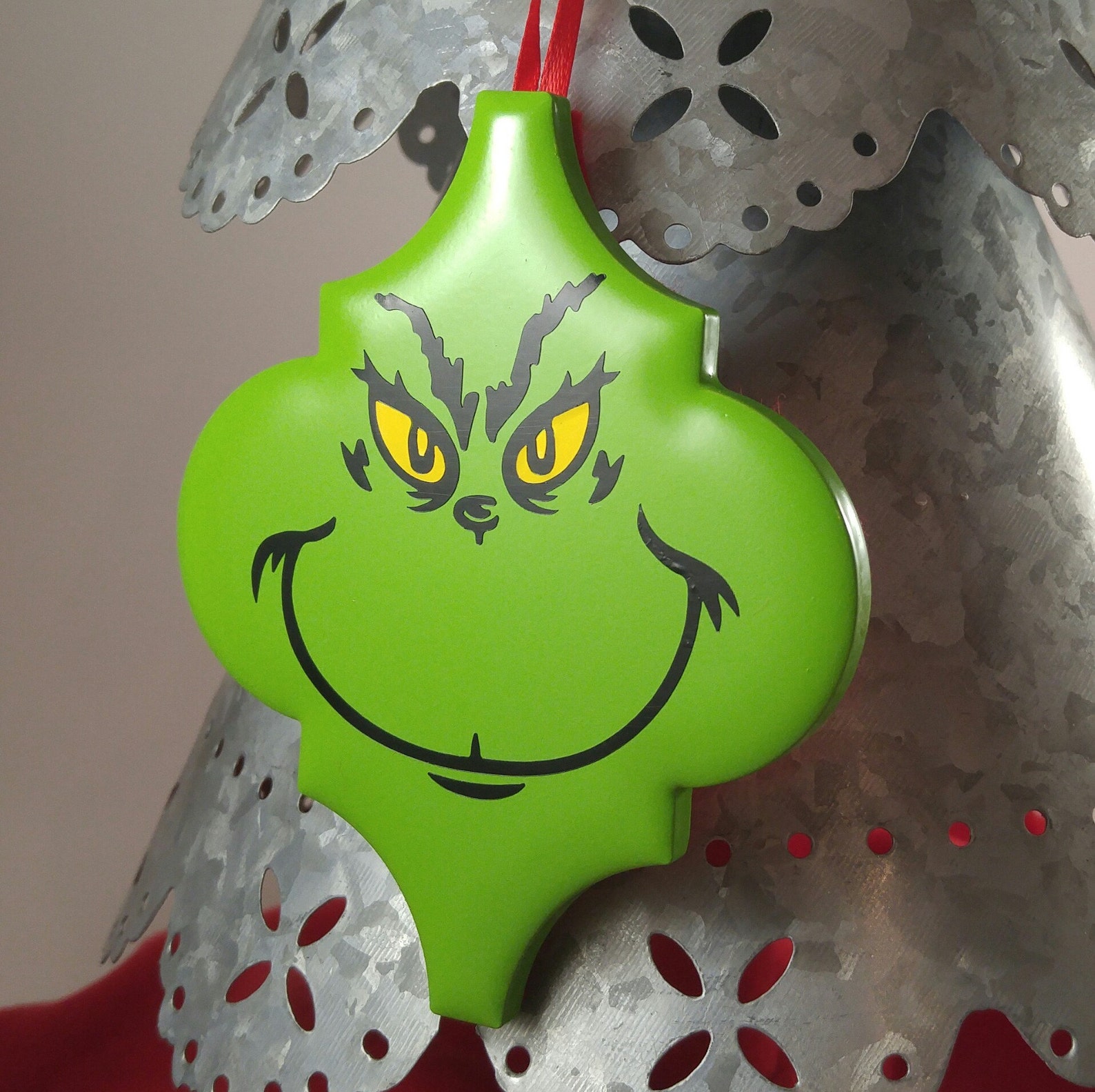 Ornamento navideño de cerámica Grinch hecho a mano Etsy