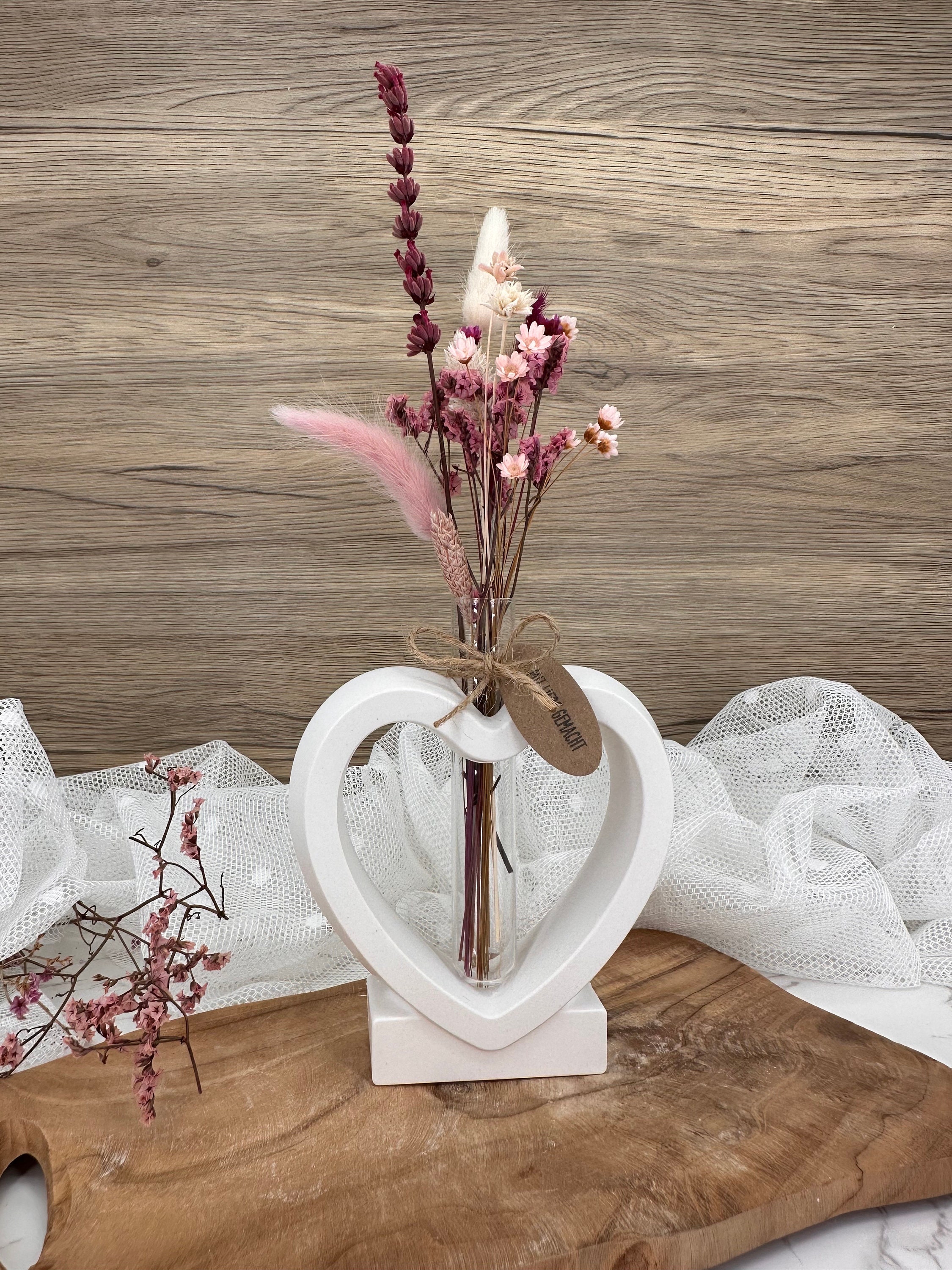 Herz Vase Mit Reagenzglas Und Trockenblumen