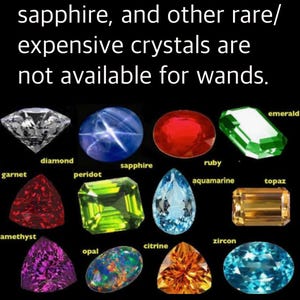 K&ouml;nnte beinhalten: Bild mit verschiedenen Edelsteinen wie Diamant, Rubin und Smaragd, mit Text, der besagt, dass diese nicht f&uuml;r Zauberst&auml;be erh&auml;ltlich sind. Enth&auml;lt auch Granat, Peridot, Aquamarin, Topas, Amethyst, Opal, Citrin und Zirkon. Der Text unten erw&auml;hnt Farbersatz.