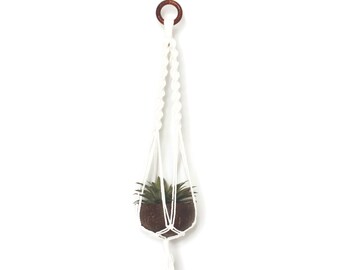 Plant hanger - Hanging planter - Macrame plant hanger - Plant hanger macrame - Boho planter - Macrame wall hanging - Pot hanger - Boho decor