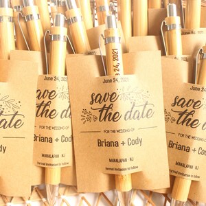 15 x gepersonaliseerde gegraveerde bamboe balpennen met kaarten, save the date, milieuvriendelijke geschenken, huwelijkscadeaus voor gasten, relatiegeschenken