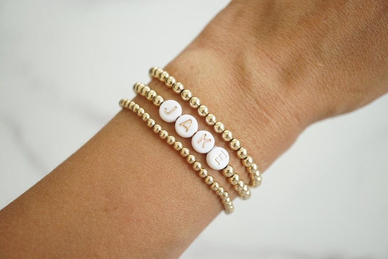 Custom Name Bracelet Gold Beaded Design Personalized Jewelry Handmade Special Gift Acrylic Letter Details Stretch Band Comfort Adjustable Size Perfect Mom Present Birthday Gift Option Mother Day Celebration Special Occasion Jewelry Elegant