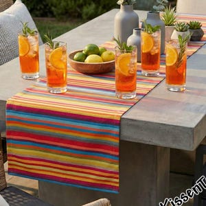 Echter Outdoor Tischläufer "Caribe" - wetterfest & UV-beständig - Streifen in Rot Orange Gelb Grün Blau, für Terrasse, Balkon, Wintergarten