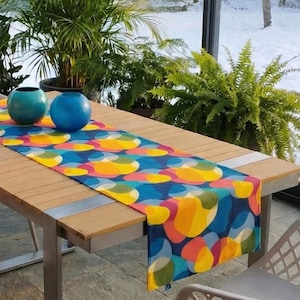 Bunter Tischläufer "Confetti" für Deine Sommerdeko oder Kinderzimmerdeko, kräftige Farbpunkte doppellagig, die Gute-Laune-Deko