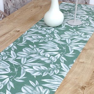 Green Modern Nature table runner / centerpiece "Green Harmony" double-layered! Delicate beige leaf pattern on a jade-green background
