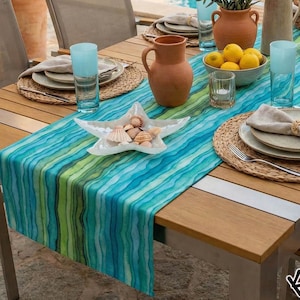 Caminho de mesa náutico "Ondas" em tons de azul turquesa e verde, com ondas em aquarela, ideal para decoração de piscinas, saunas, banheiros com aquário, decoração de verão, dupla camada!