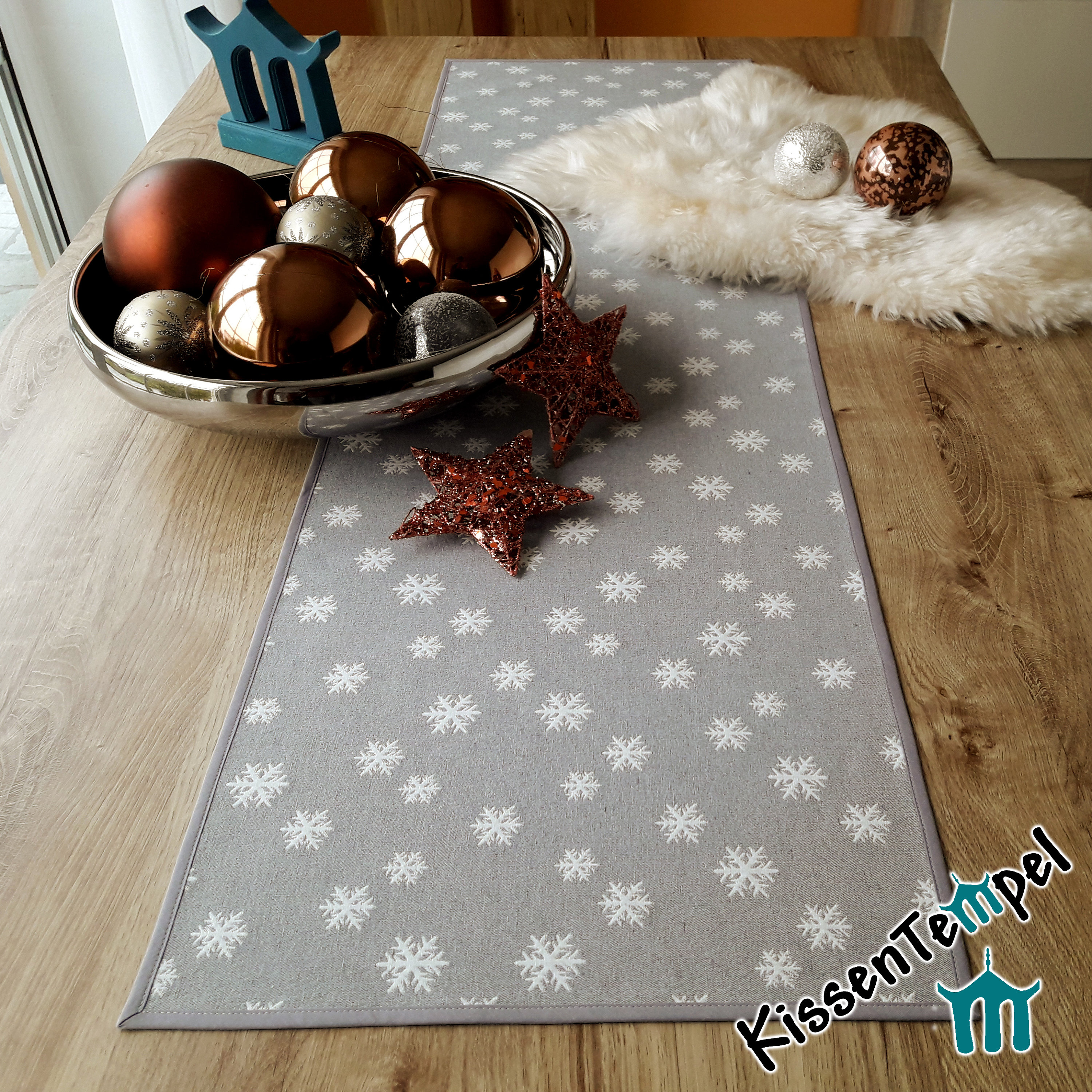 Reversible table runner "Snow" made of jacquard fabric, high-quality and dimensionally stable, with snowflakes for winter decoration, Christmas decoration & Advent decoration