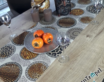 Chemin de table de style africain "Mandala Africa", mandalas ronds remplis de motifs de peaux de léopard et de tigre, également comme couverture centrale, couleurs automnales