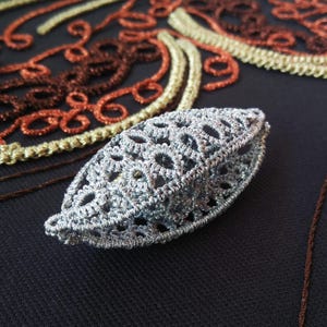 Shuttle tatted tatting shuttles pattern, PDF instructions and tutorial on how to make tatting lace ornament