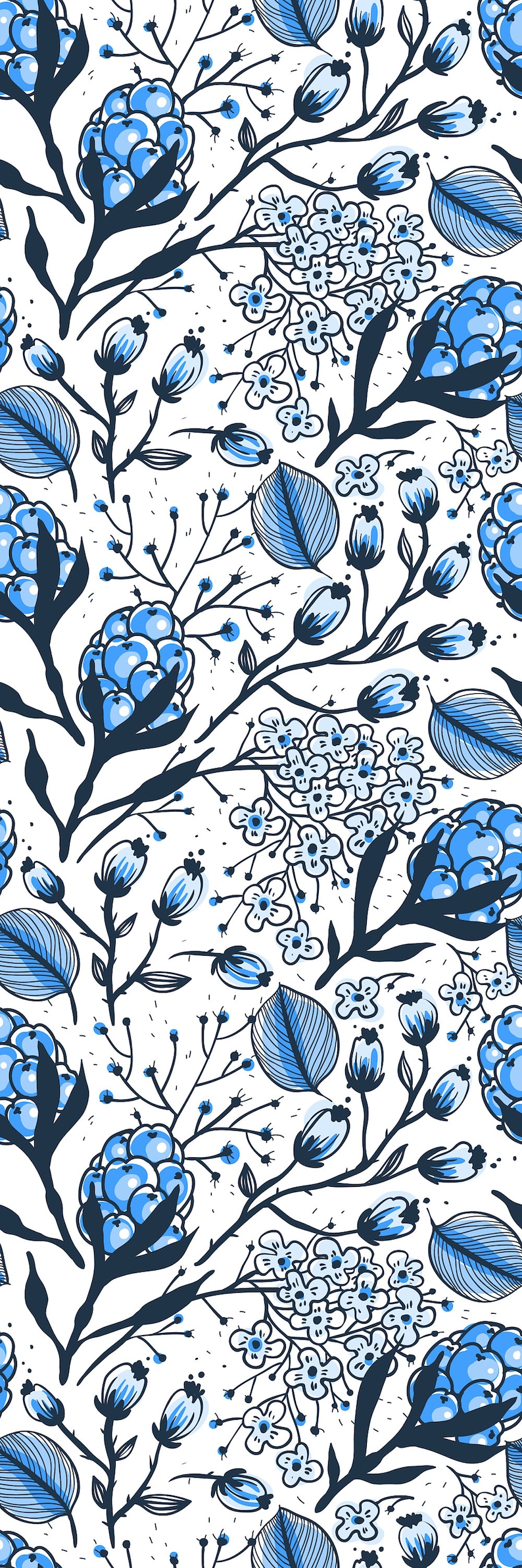 Puede incluir: Un patr&oacute;n sin costuras con dise&ntilde;os florales azules y blancos. El patr&oacute;n incluye flores, hojas y bayas estilizadas. El fondo es blanco.