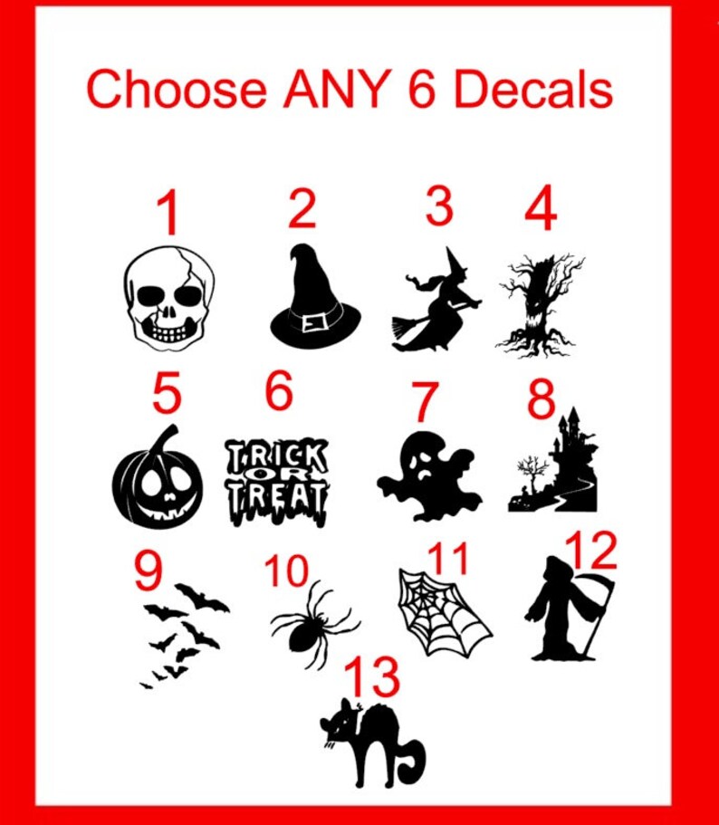 Puede incluir: Una hoja de 13 calcoman&iacute;as de Halloween en blanco y negro. Las calcoman&iacute;as est&aacute;n numeradas del 1 al 13 y presentan im&aacute;genes como una calavera, una bruja, un fantasma, una ara&ntilde;a y una calabaza. Elige 6 calcoman&iacute;as.