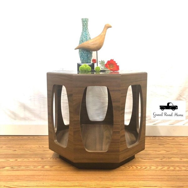 The Enduring Elegance of MCM End Tables: A Guide to Style and Function