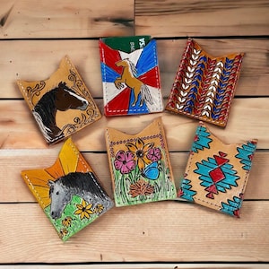 Tarjeteros de piel repujada, tarjetero azteca, tarjeteros occidentales, billetera occidental, billetera pequeña con diseño floral, billetera de piel neutra, palomino