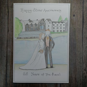 Tarjeta de aniversario de bodas para esposo o esposa: primer, décimo, vigésimo quinto, quincuagésimo aniversario, aniversario de diamantes, aniversario de rubíes o aniversario de plata. Tarjeta de boda dibujada a mano.