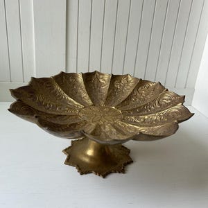 Vintage Scalloped Brass Pedestal Bowl | Vintage Brass Pedestal Bowl | Heavy Brass Pedestal Bowl | Scalloped brass bowl