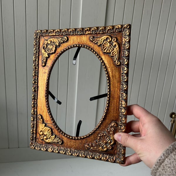 Ornate Vintage Wood Frame | Oval Gallery Wall Decor