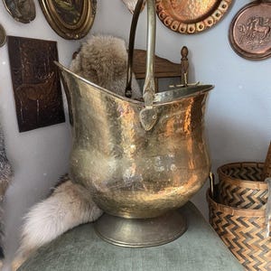 Vintage Gehämmerter Messing Kohle Pendeleimer - Edwardian Era Home Decor